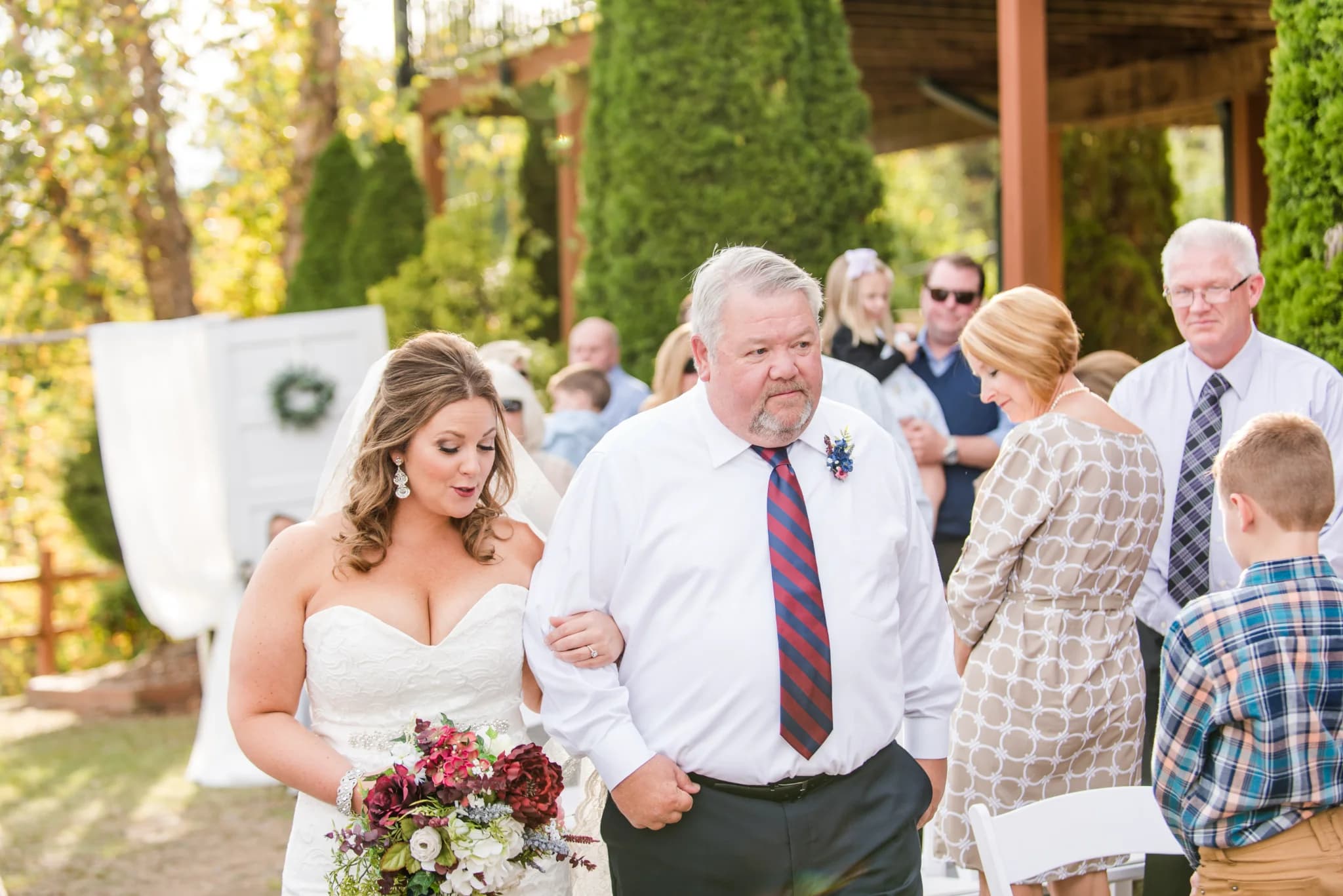 Outdoor wedding ceremony at Moose Hollow Lodge in Pigeon Forge near Dollywood and the Smoky Mountains